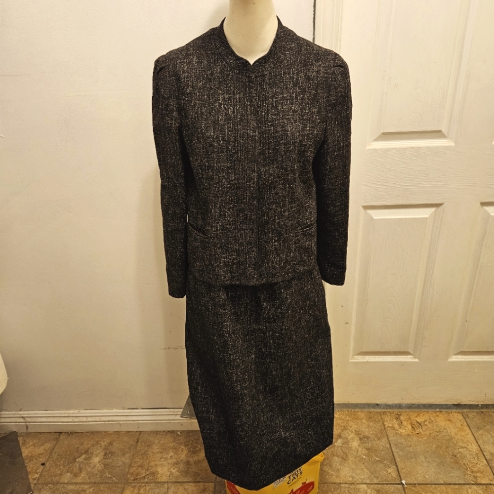 Elegant 2 pc Charcoal Grey Suit Sz 13/14